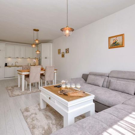 Apartment Grand Karavel Centre Varna Dış mekan fotoğraf